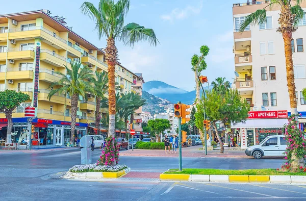 En el paso de peatones en Alanya — Foto de Stock