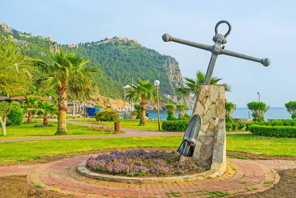 La estatua del ancla en Alanya — Foto de Stock