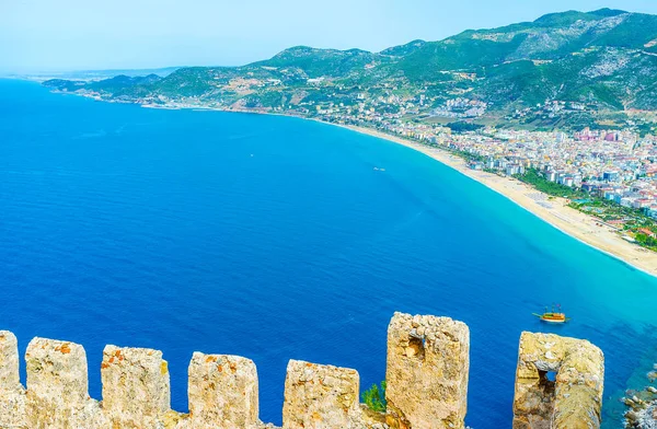 The seascape with Alanya fortress wall — Stock Photo, Image