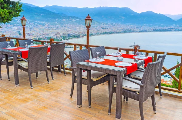 Le restaurant dans les montagnes d'Alanya — Photo