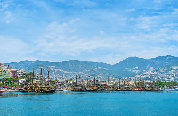 Los viejos barcos en Alanya — Foto de Stock