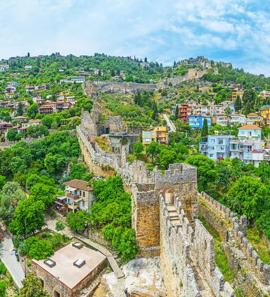 Alanya kale kalıntıları ile görünüm — Stok fotoğraf