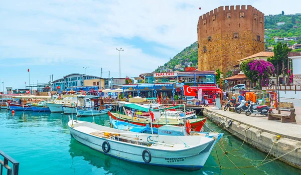 Im alten Yachthafen von alanya — Stockfoto