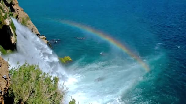 Arco-íris sobre a cachoeira Lower Duden — Vídeo de Stock