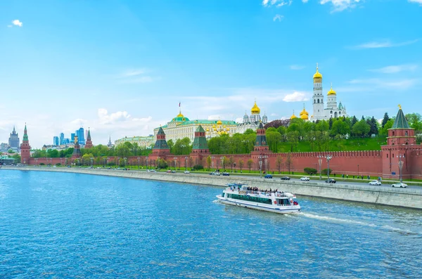 Речные прогулки Москвы — стоковое фото