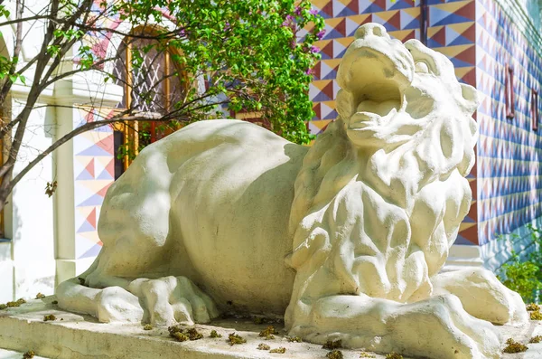 La sculpture d'un lion — Photo