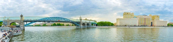 Panorama van de rivier Moskva embankment — Stockfoto