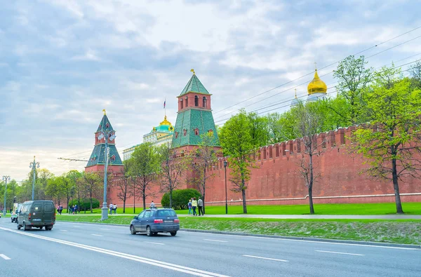 Walk along Moscow Kremlin — Stock Photo, Image