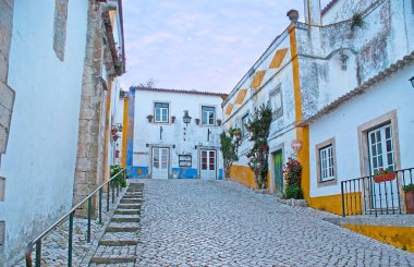Obidos boş sokaklarında