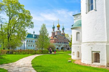 Novodevichy manastırda yürüyüş