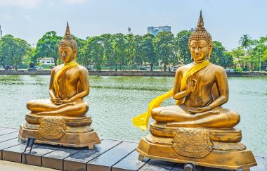 Colombo göl kenarında iki heykeller