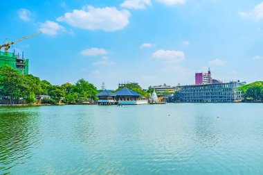 Colombo göl kenarında Budist tapınağı