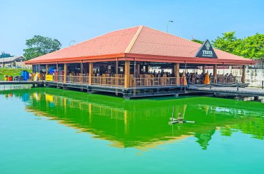 Colombo gölde üzerinde kapalı Restoran