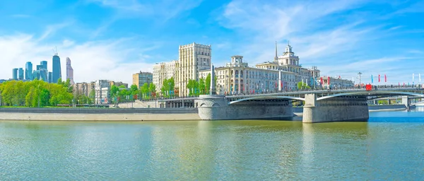 Moskova 'daki Borodinsky Köprüsü