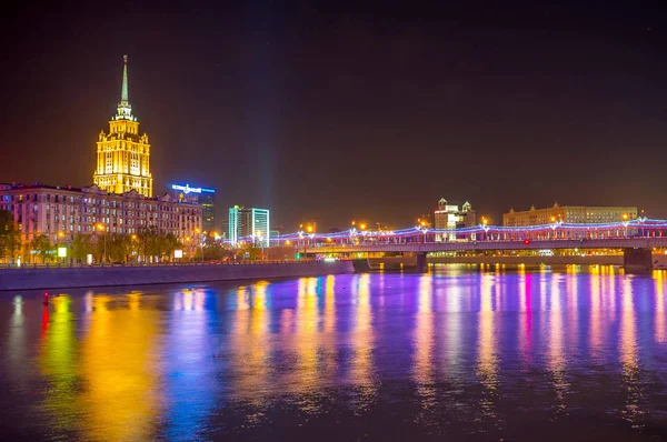 A torre do hotel Ukraina em Moscou — Fotografia de Stock