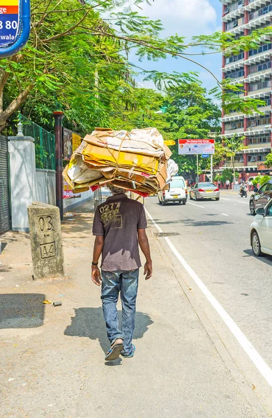Colombo taşıyıcıya atık kağıt
