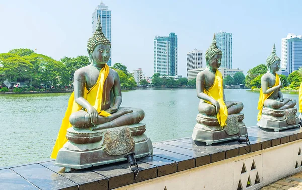 Colombo Beira gölde Budist tapınağı