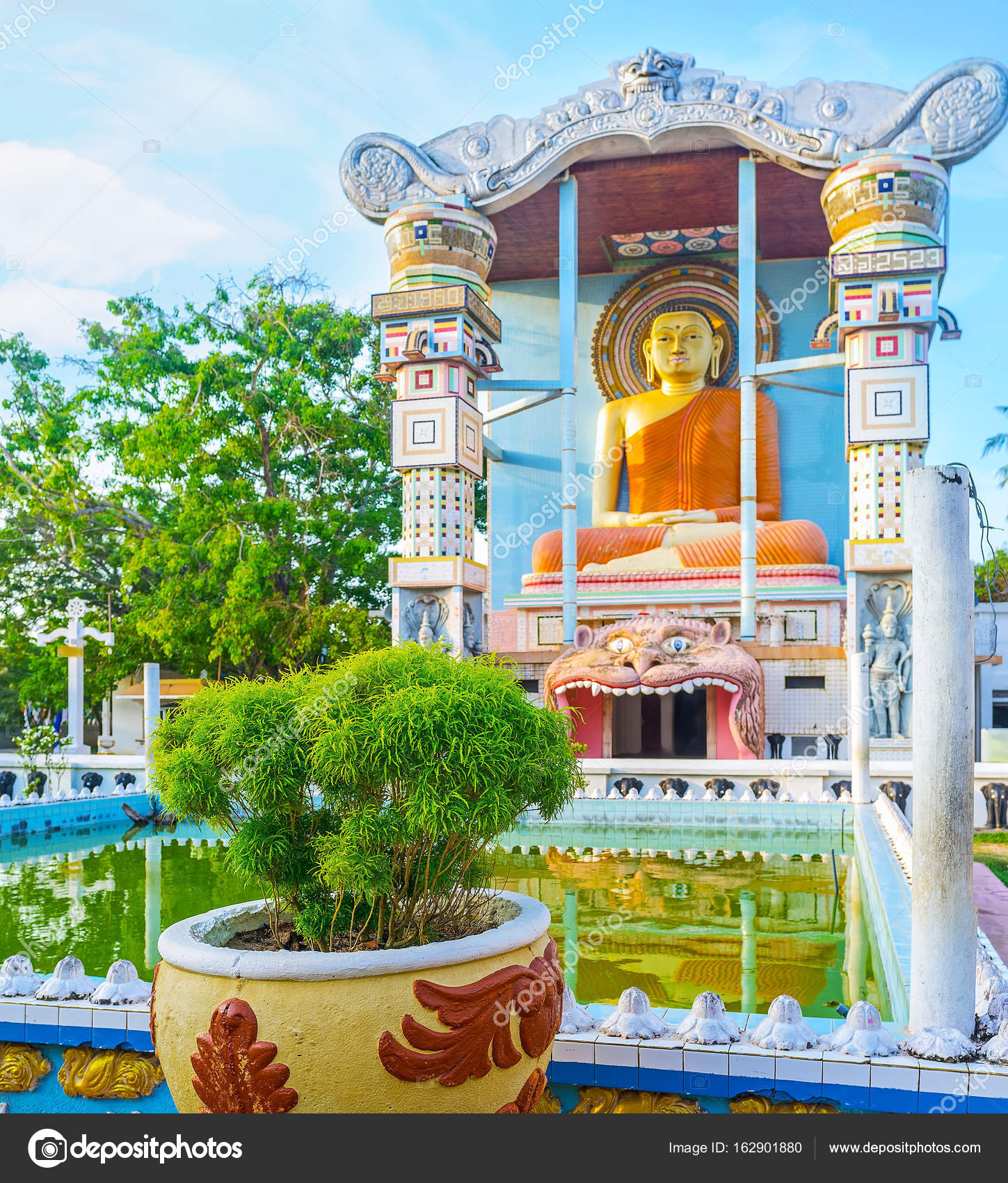 Meditating Buddha In Old Negombo Temple Stock Photo Image By C Efesenko 162901880