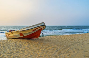 Negombo kum üzerinde balıkçı teknesi