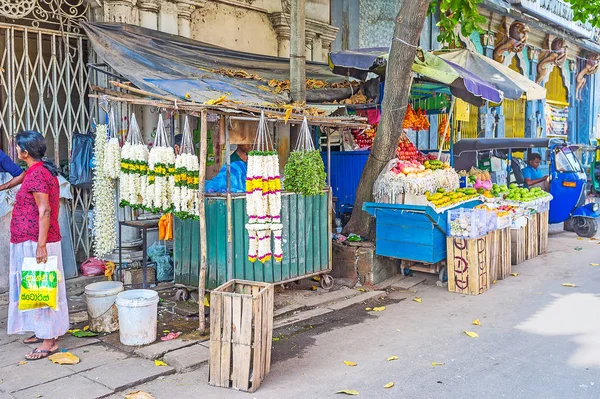 Güzel kokulu Yasemin çelenk içinde Colombo