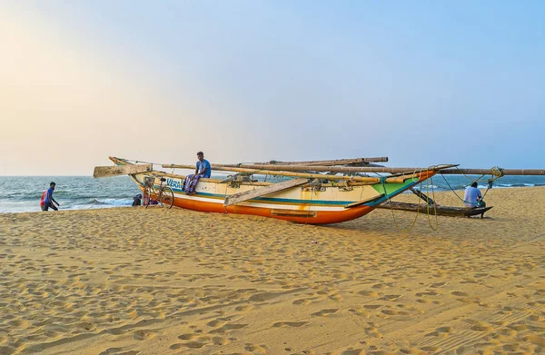 Sri Lankalı Kano Negombo beach üzerinde
