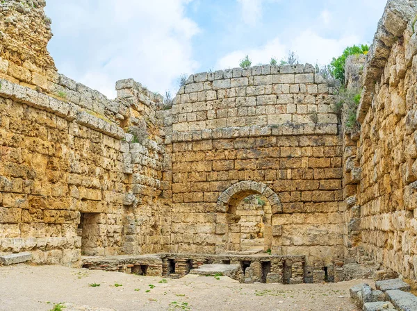 Restos de baños romanos en Perge — Foto de Stock