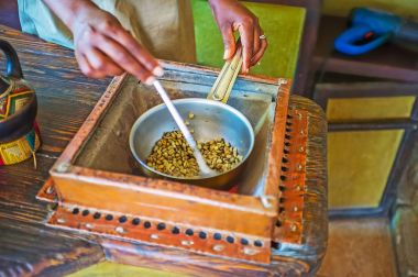 Kahve çekirdekleri ile pan