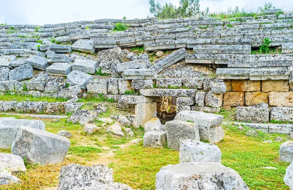 Perge Stadyumu kalıntıları