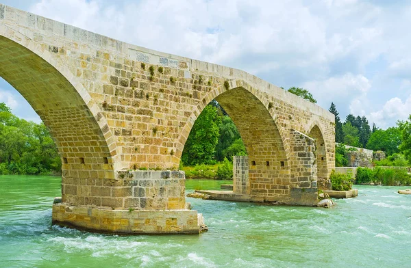 Aspendos zikzak Bridge'de