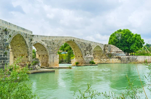 De gewelfde Eurymedon brug in Aspendos — Stockfoto