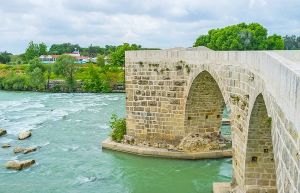 De stenen brug naast Aspendos — Stockfoto