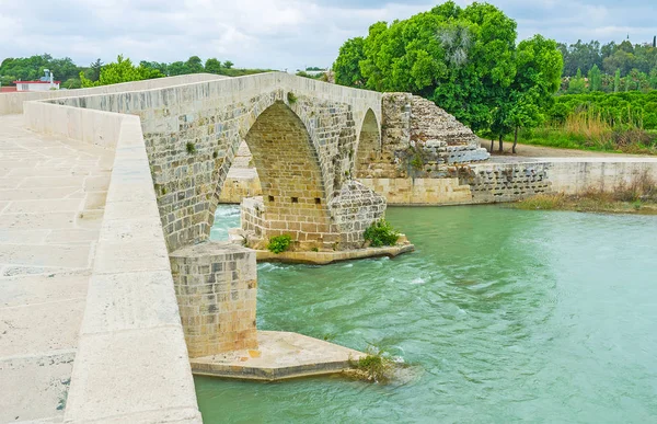 Bouw van de brug van de Eurymedon in Aspendos — Stockfoto