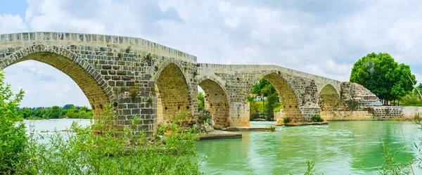 Panorama van de brug van de Eurymedon in Aspendos — Stockfoto