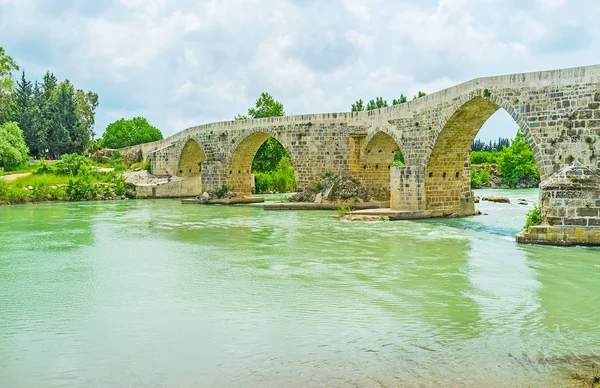 De pittoreske Seltsjoekse brug, Aspendos — Stockfoto