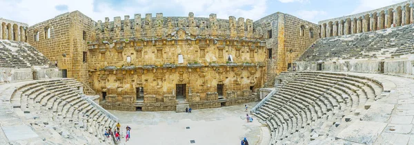 Visita el anfiteatro Aspendos —  Fotos de Stock