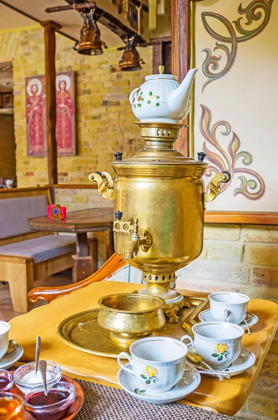 A cerimônia de chá russa com samovar — Fotografia de Stock