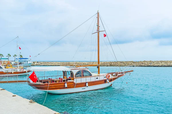 The yachts in Side port — Stock Photo, Image