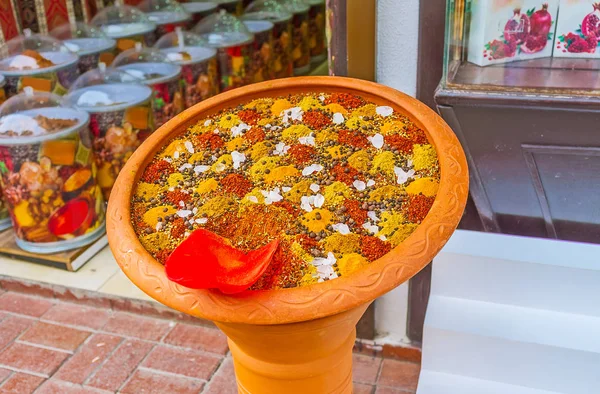 Dekor Side'de baharat deposu