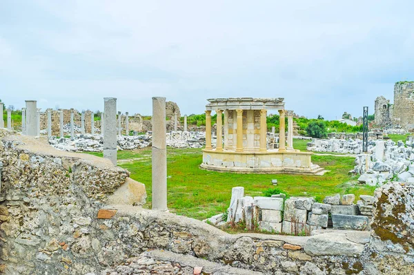 El Templo Tyche en Side —  Fotos de Stock