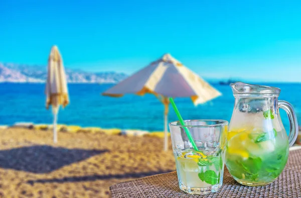 Refreshing beverages in Eilat — Stock Photo, Image