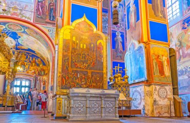Suzdal Nativity katedral dua salonu