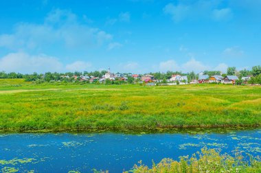 Kamenka nehir Suzdal yürümek