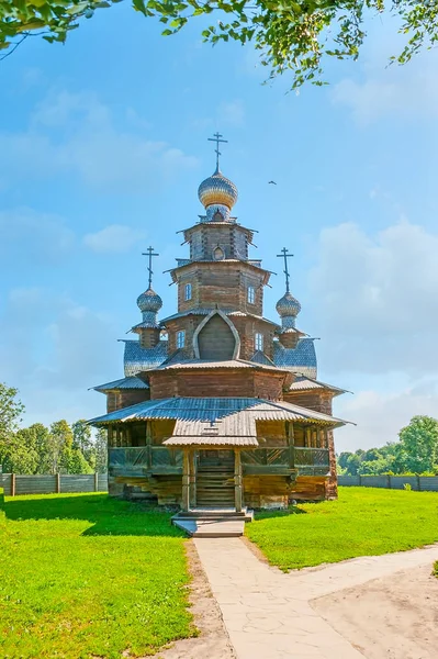 Le chemin de la vieille église en bois de Suzdal — Photo