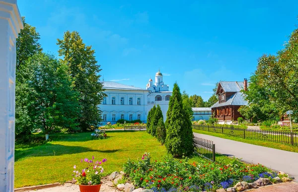 Het pittoreske Soezdal voorbede klooster in Rusland — Stockfoto