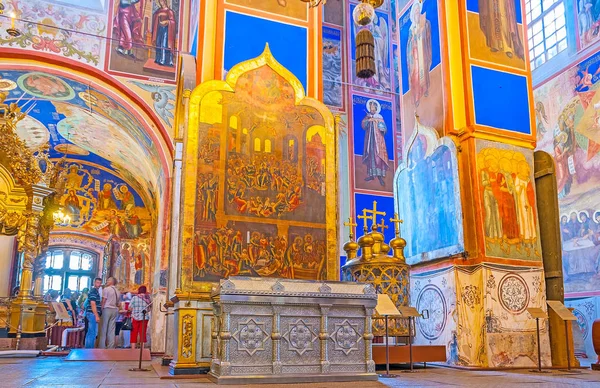 Suzdal Nativity katedral dua salonu