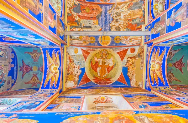 Holy Trinity icon in Suzdal Nativity Cathedral — Stock Photo, Image