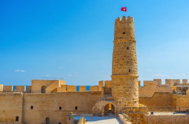 Monastir Ortaçağ Ribat keşfedin