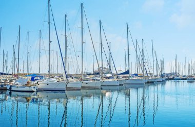 Monastir Marina 'da yat satırı