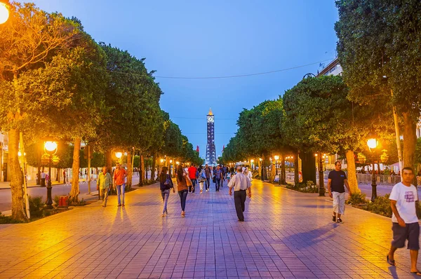 Tunus 'ta akşam yürüyüşü