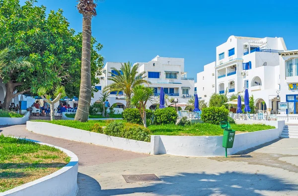 Monastir Marina içinde kafeler